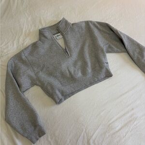 Aritzia TNA Crop Quarter Zip in Grey Size Small